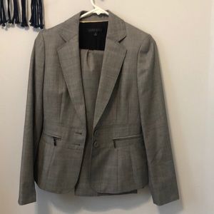 Anne Klein women’s suit set